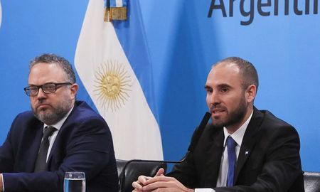 Los ministros de Economía, Martín Guzmán; de Desarrollo Productivo, Matías Kulfas; y de Agricultura, Luis Basterra; realizarán este jueves por la tarde anuncios de medidas económicas. Será a las 18 desde Casa Rosada. Los ministros de Economía, Martín Guzmán; de Desarrollo Productivo, Matías Kulfas; y de Agricultura, Luis Basterra; realizarán este jueves por la tarde anuncios de medidas económicas. Será a las 18 desde Casa Rosada.