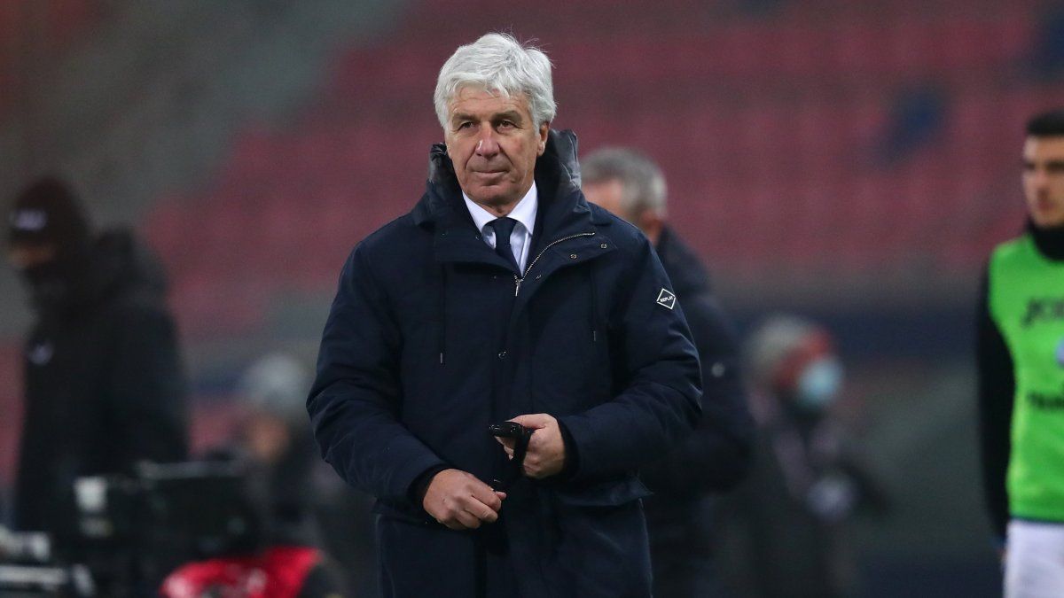 Gian Piero Gasperini, entrenador del Atalanta, con quien el Papu Gómez está peleado.