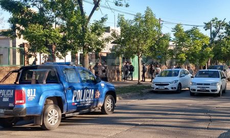 Desde hace varias semanas patrulleros de la policía custodian el ingreso y egreso al jardín Ceferino Namuncurá. Desde hace varias semanas patrulleros de la policía custodian el ingreso y egreso al jardín Ceferino Namuncurá.