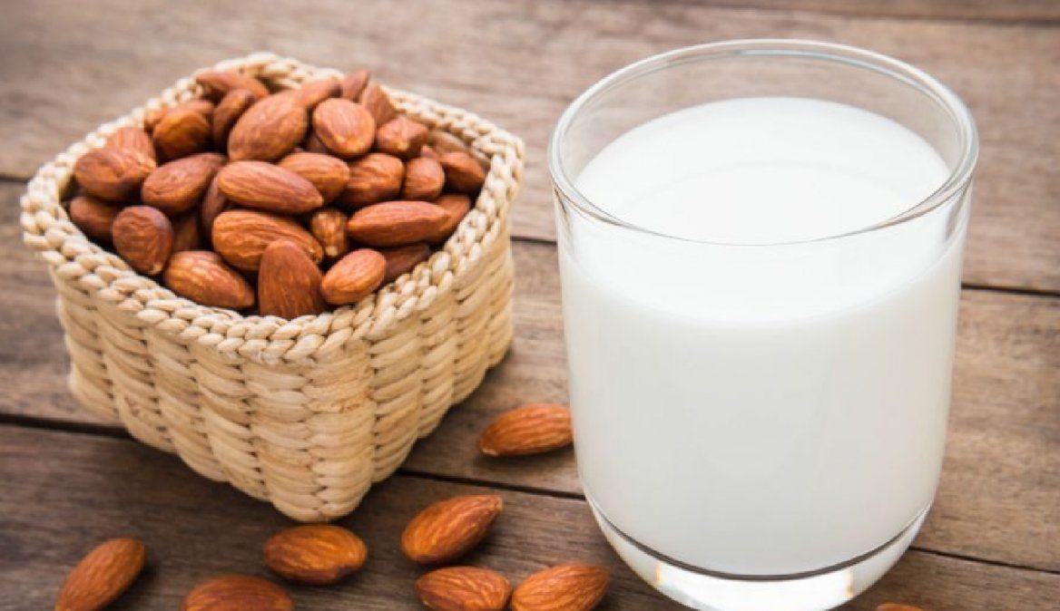 Buenas razones para consumir leche de almendras