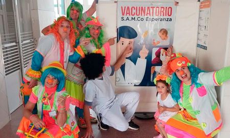 Enfermeros y enfermeras del Samco de Esperanza tuvieron una idea muy creativa para acompañar la campaña de vacunación. Enfermeros y enfermeras del Samco de Esperanza tuvieron una idea muy creativa para acompañar la campaña de vacunación.