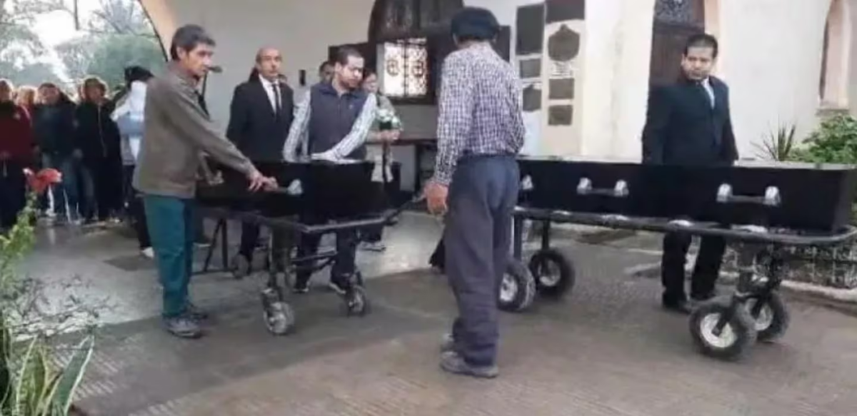 Despidieron los restos de las hermanas asesinadas en Corrientes. Despidieron los restos de las hermanas asesinadas en Corrientes.