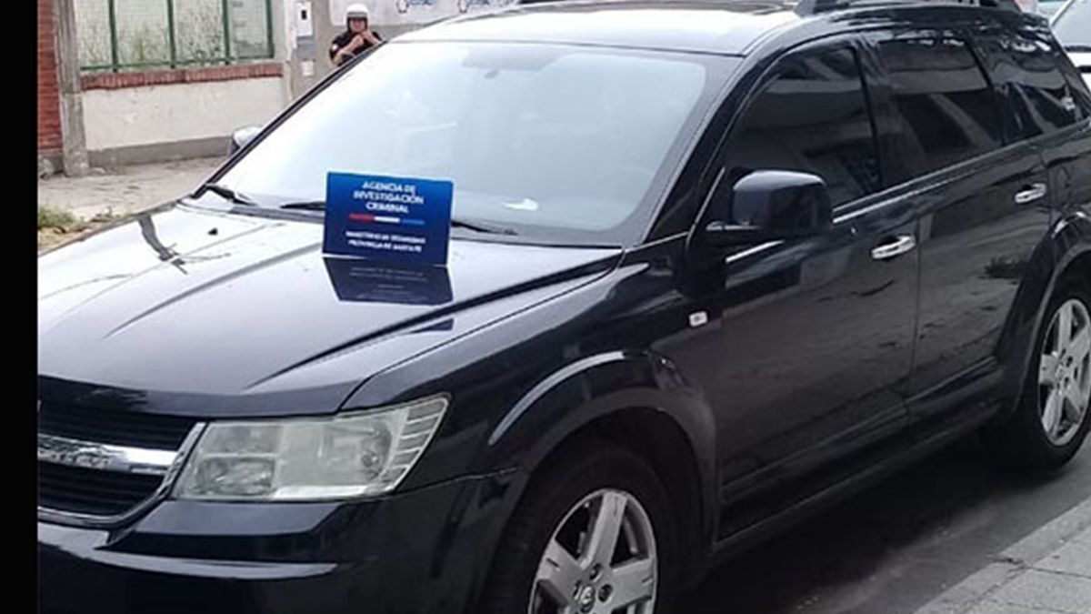 La camioneta que secuestraron los pesquisas de la AIC.