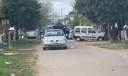 El atacante, perteneciente a la fuerza policial aunque fuera de servicio, llevaba una pistola en cada mano y protagonizó momentos de extrema tensión. El atacante, perteneciente a la fuerza policial aunque fuera de servicio, llevaba una pistola en cada mano y protagonizó momentos de extrema tensión.