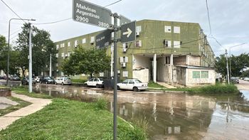 Pérdida de agua en Fonavi San Jerónimo: se extiende por cuadras y lleva semanas sin solución