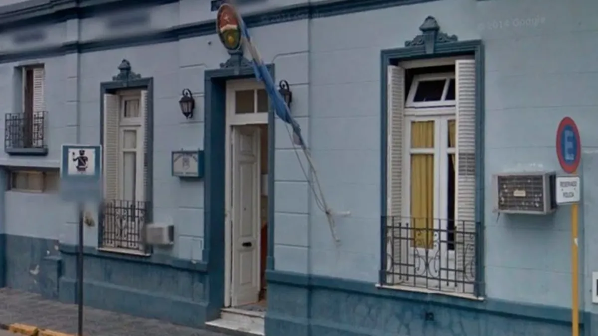 Un grupo de once j&oacute;venes, integrado por seis varones y cinco mujeres concurrieron a un hotel alojamiento ubicado en calle Blas Parera.