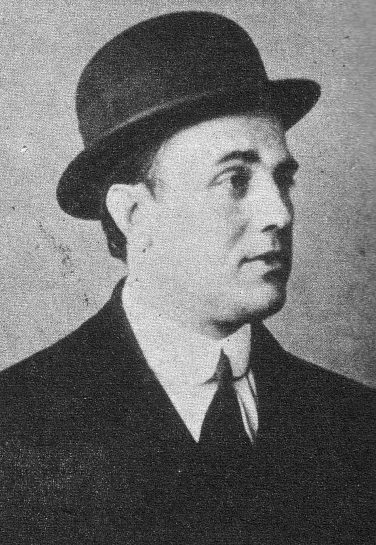 No solo se destacó como funcionario público, docente, profesor, deportista y aviador: Newbery también escribía habitualmente en los Anales de la Sociedad Científica Argentina. Una de sus obras más destacadas es El Petróleo, publicado en 1910 –con la colaboración del químico Justino Thierry, profesor de la materia en el Colegio Militar de la Nación– donde destacan la inexcusable necesidad de reservar para el Estado las zonas petrolíferas. No solo se destacó como funcionario público, docente, profesor, deportista y aviador: Newbery también escribía habitualmente en los Anales de la Sociedad Científica Argentina. Una de sus obras más destacadas es El Petróleo, publicado en 1910 –con la colaboración del químico Justino Thierry, profesor de la materia en el Colegio Militar de la Nación– donde destacan la inexcusable necesidad de reservar para el Estado las zonas petrolíferas.