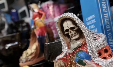 Mató a martillazos a un hombre por romper una imagen de Santa Muerte Mató a martillazos a un hombre por romper una imagen de Santa Muerte