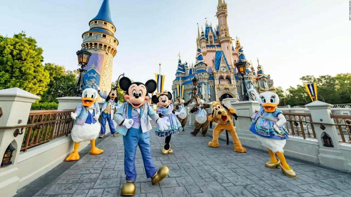 Un multimillonario hace que Disney World cierre solo para que sus empleados vacacionen