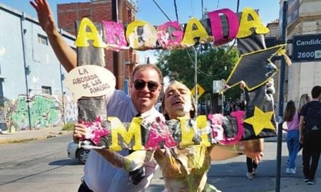 La foto de Manuela y Darío, luego de la recibida de la joven.