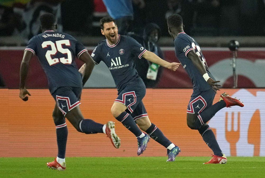 Lionel Messi fue tapa de la revista France Football y reveló que fue una buena decisión haber firmado para Paris Saint-Germain.
