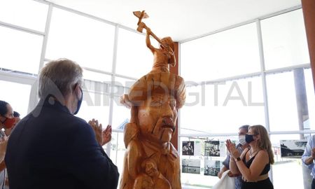 El monumento a Teófilo Lafuente descubierto por autoridades locales de Villa Guillermina y provinciales. El monumento a Teófilo Lafuente descubierto por autoridades locales de Villa Guillermina y provinciales.