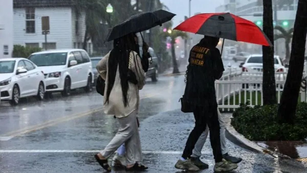 Sin bajar su intensidad y con vientos de 100 kilómetros por hora