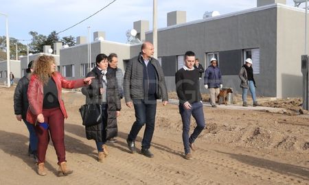 Durante la gestión de Omar Perotti se están construyendo 13.537 viviendas. Durante la gestión de Omar Perotti se están construyendo 13.537 viviendas.