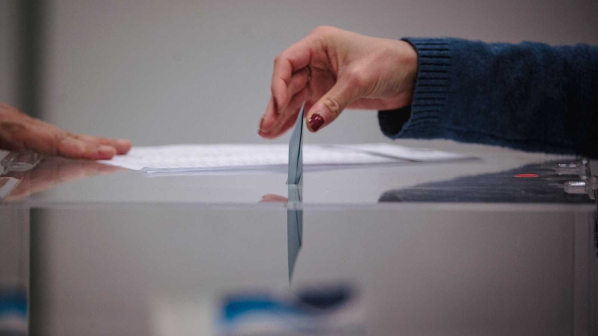 En tercer lugar, quedó el aspirante de izquierda Jean-Luc Mélenchon, con 20,2%.