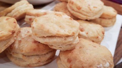 Bizcochitos de grasa y queso leudados