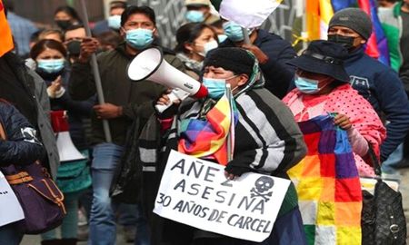 Miles de personas en Bolivia exigen la condena a la expresidenta Áñez por los hechos tras el golpe de Estado de 2019. | Foto: EFE Miles de personas en Bolivia exigen la condena a la expresidenta Áñez por los hechos tras el golpe de Estado de 2019. | Foto: EFE