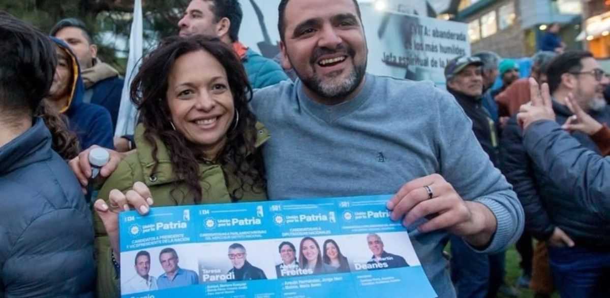 El senador contó que encontró juntos a un amigo y a su esposa, ambos en la política provincial, en el marco de un engaño amoroso. El senador contó que encontró juntos a un amigo y a su esposa, ambos en la política provincial, en el marco de un engaño amoroso.