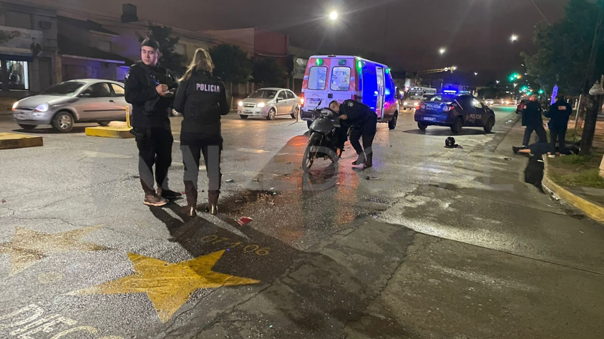 Impactante choque entre dos motos en Aristóbulo del Valle y Cassanello