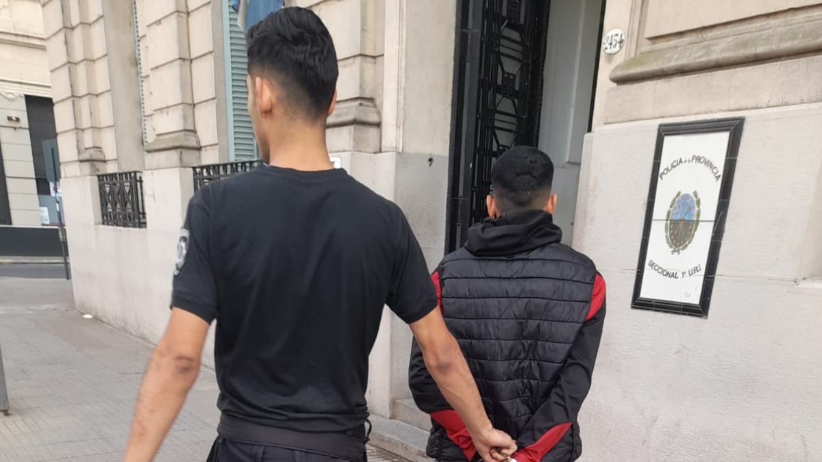 El joven de 20 años fue detenido y es investigado. El joven de 20 años fue detenido y es investigado.