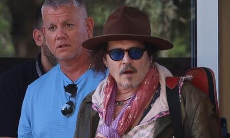 Johnny Depp llegó al país en un vuelo privado y fue recibido por fanáticos en Ezeiza. Johnny Depp llegó al país en un vuelo privado y fue recibido por fanáticos en Ezeiza.