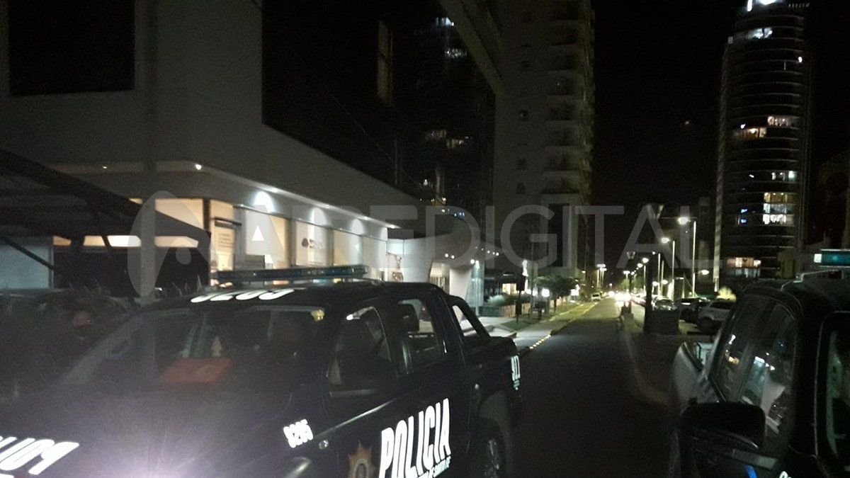 Durante la noche del martes la zona portuaria se vio llena de móviles policiales. 
