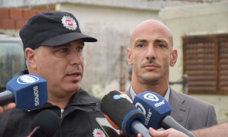 La Policía de Investigaciones (PDI) capturó a Darío Oscar M., alias “Cheche”, mientras que la Central de Inteligencia y Operaciones Especiales (Ciope) detuvo a Luis Daniel Palavecino. La Policía de Investigaciones (PDI) capturó a Darío Oscar M., alias “Cheche”, mientras que la Central de Inteligencia y Operaciones Especiales (Ciope) detuvo a Luis Daniel Palavecino.