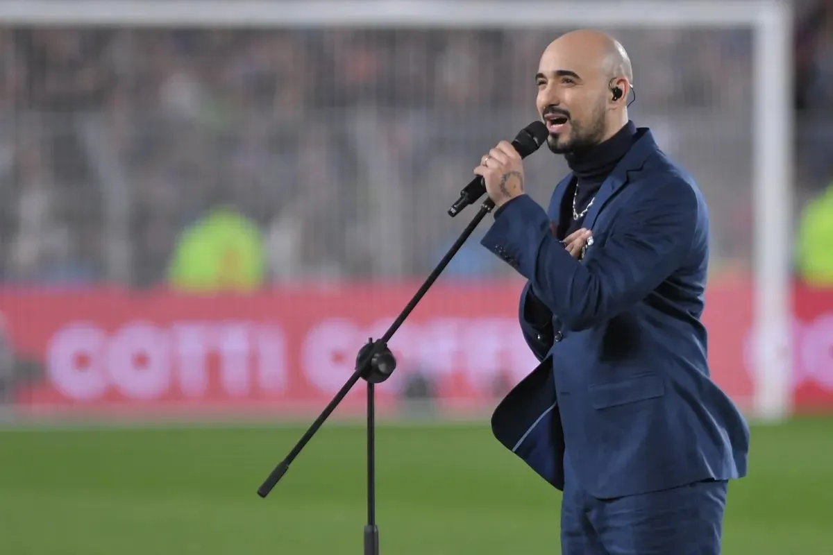 Abel Pintos hizo emocionar a la Selección Argentina con su emotiva versión del himno. Abel Pintos hizo emocionar a la Selección Argentina con su emotiva versión del himno.