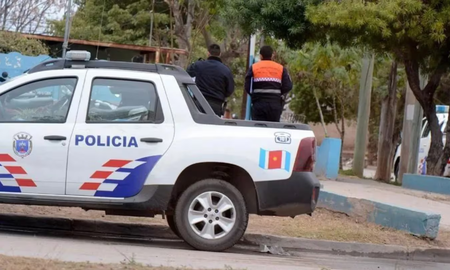 La víctima debió ser trasladada de urgencia al hospital local y permanece internada en grave estado. La víctima debió ser trasladada de urgencia al hospital local y permanece internada en grave estado.