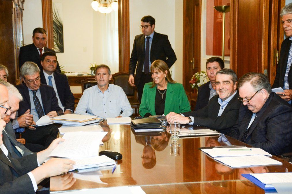 El Senado postergó el tratamiento de las leyes de emergencia y régimen tributario para el viernes