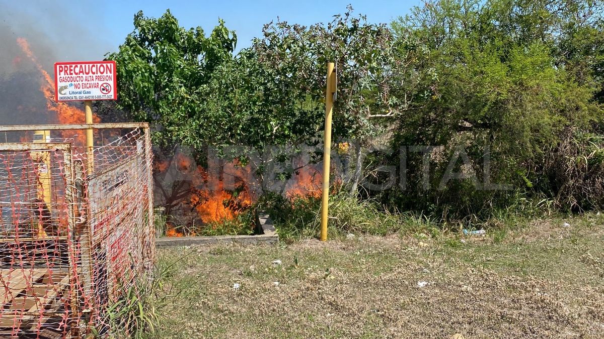 Las llamas superan los cuatro metros, según pudo constatar el móvil de AIRE.