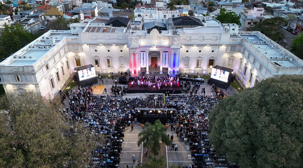 El proceso se inició el 12 de septiembre, apenas días después de la aprobación del texto reformado. En la Legislatura provincial, los 69 convencionales constituyentes prometieron lealtad. El proceso se inició el 12 de septiembre, apenas días después de la aprobación del texto reformado. En la Legislatura provincial, los 69 convencionales constituyentes prometieron lealtad.