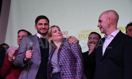 El resultado que arrojaron las urnas santafesinas en su primer test electoral anticipa algunas certezas y, al mismo tiempo, varias incógnitas. El resultado que arrojaron las urnas santafesinas en su primer test electoral anticipa algunas certezas y, al mismo tiempo, varias incógnitas.
