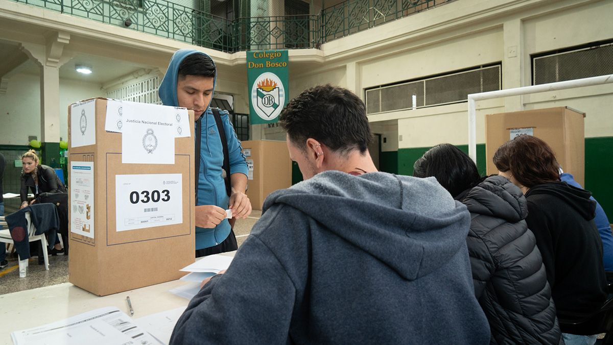 Con un padrón de casi tres millones de electores
