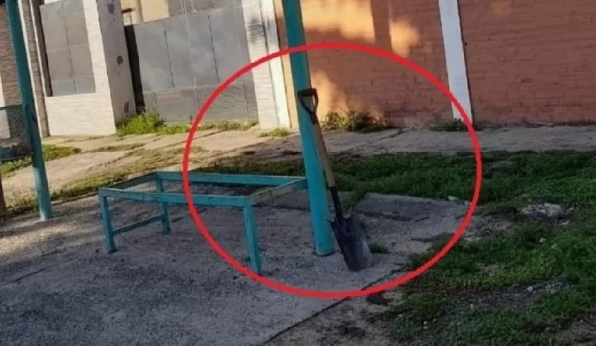 Una pala estuvo dos días en una parada de colectivos