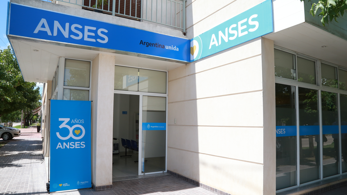 Calendario De Pagos ANSES: Cuándo Cobran En AGOSTO, Jubilaciones ...