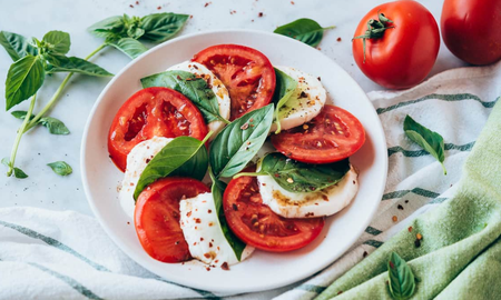 Ensalada caprese: la receta fresca y deliciosa para hacer en casa y disfrutar en los días de calor Ensalada caprese: la receta fresca y deliciosa para hacer en casa y disfrutar en los días de calor