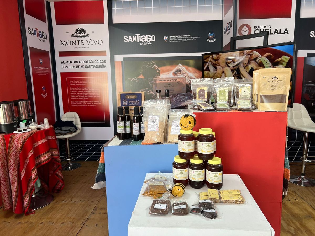 El stand de la Cooperativa Monte Vivo que sorprendió con la utilización de frutos autóctonos de Santiago del Estero.