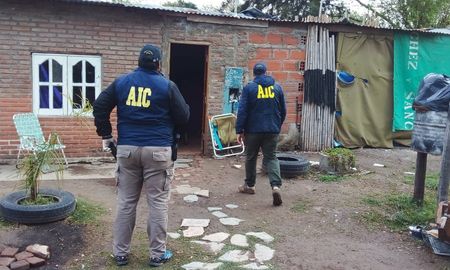 Personal de Distrito Las Colonias y la AIC realizó este miércoles diferentes allanamientos por hechos ocurridos en la zona. Personal de Distrito Las Colonias y la AIC realizó este miércoles diferentes allanamientos por hechos ocurridos en la zona.