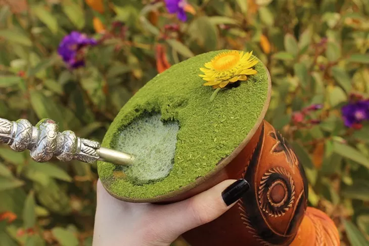 El mate brasileño: más grande, decorado y con otra molienda. El mate brasileño: más grande, decorado y con otra molienda.