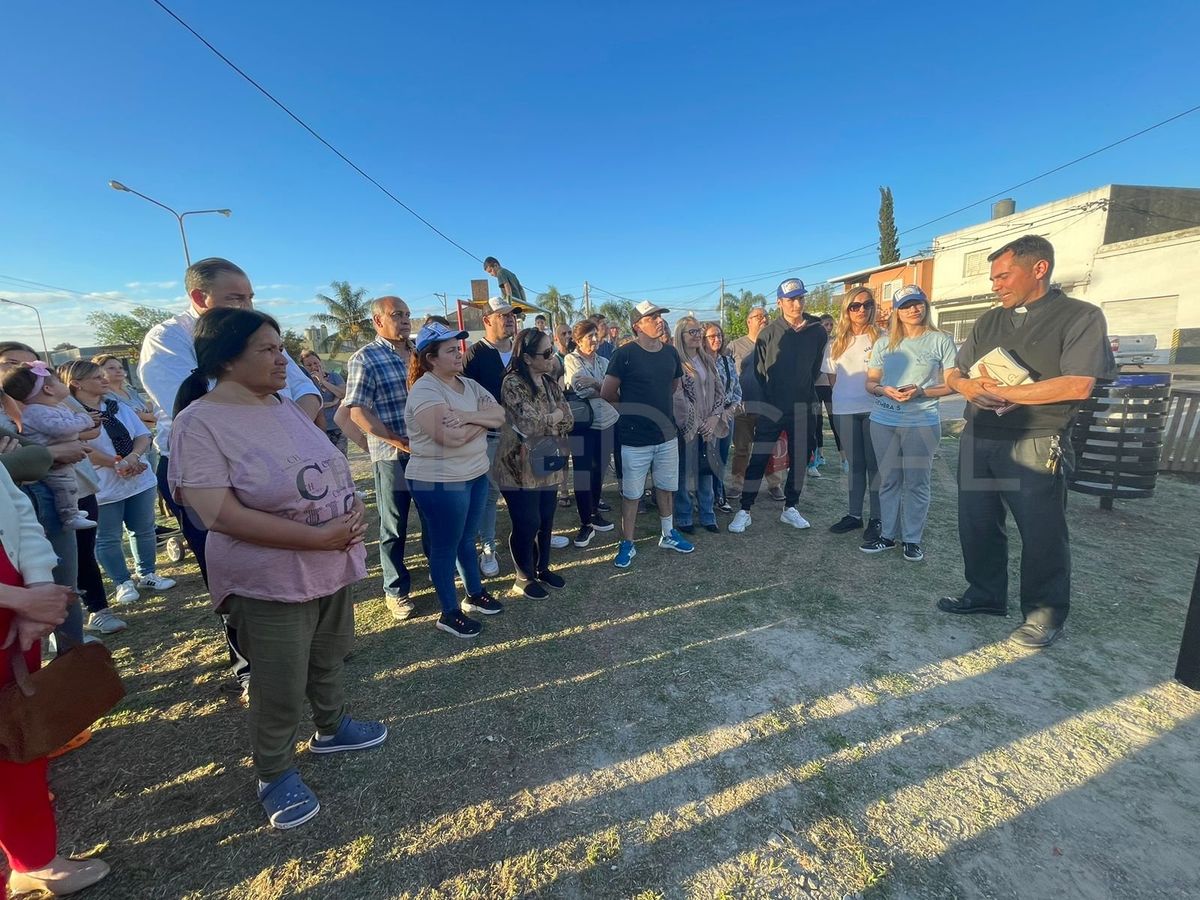 Los vecinos se congregaron en la Plaza La Positiva para la bendición de la imagen de Santa Rita. Los vecinos se congregaron en la Plaza La Positiva para la bendición de la imagen de Santa Rita.