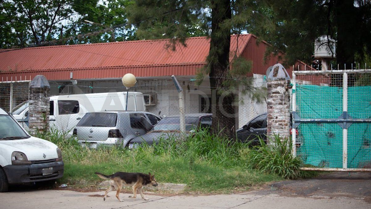 La sede de la Brigada de Drogas del departamento La Capital funciona en zona sur y es lindero al predio de la Ong Cilsa. La sede de la Brigada de Drogas del departamento La Capital funciona en zona sur y es lindero al predio de la Ong Cilsa.