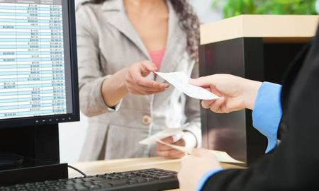 Los sueldos del sector acumulan un alza del 13,3% en el año, al igual que la inflación.