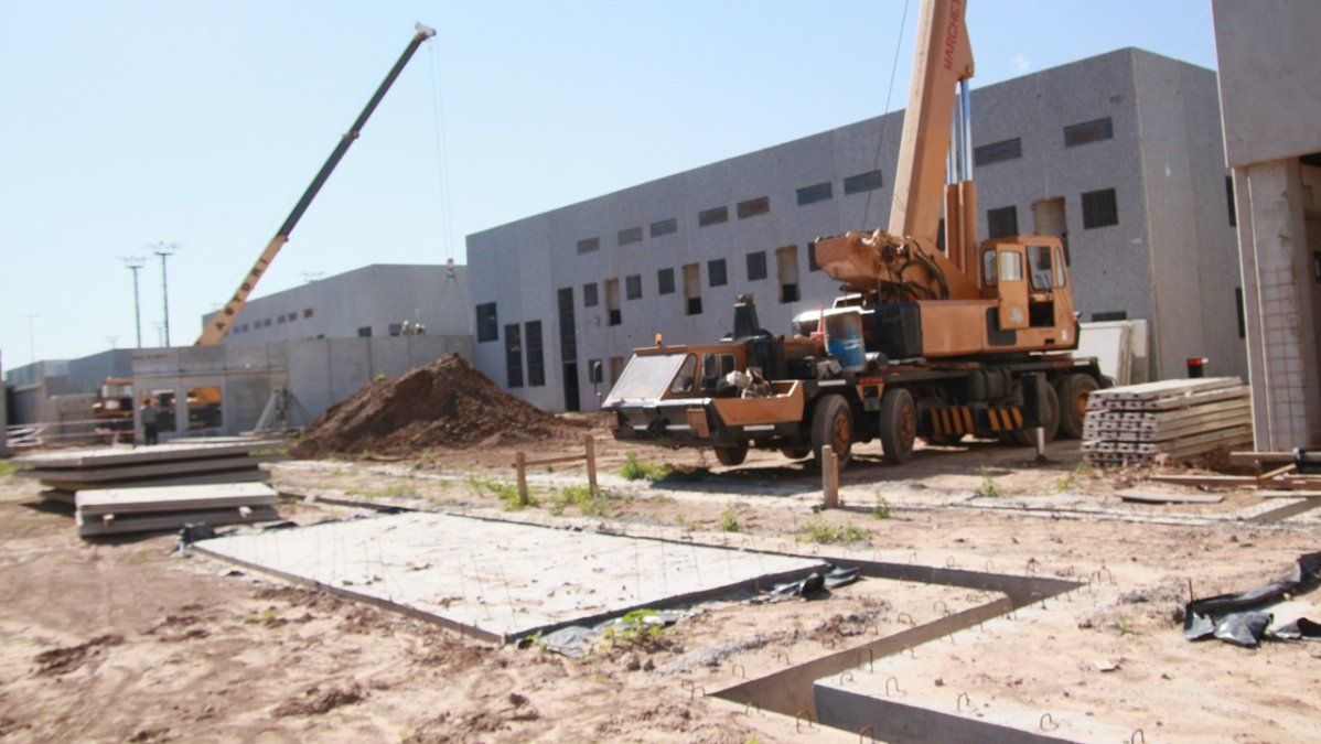 El nuevo edificio de la Unidad Penitenciaria N° 3 de Rosario durante su construcción.