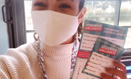 Luego de recibir la primera dosis de la Sinopharm, Thelma Fardin se refirió a la importancia de hacer un esfuerzo de manera colectiva en plena pandemia. Luego de recibir la primera dosis de la Sinopharm, Thelma Fardin se refirió a la importancia de hacer un esfuerzo de manera colectiva en plena pandemia.