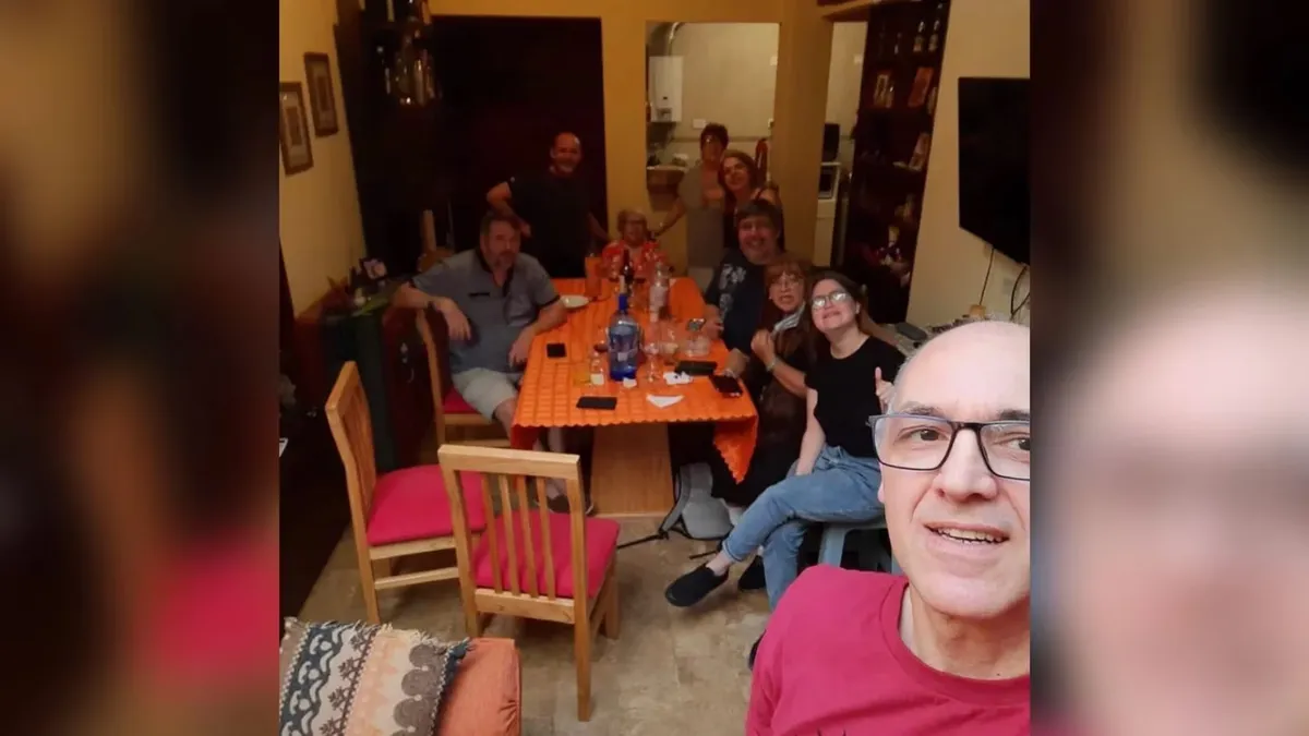 Así es la casa de Emilio Falbo, el primer eliminado de MasterChef. Así es la casa de Emilio Falbo, el primer eliminado de MasterChef.