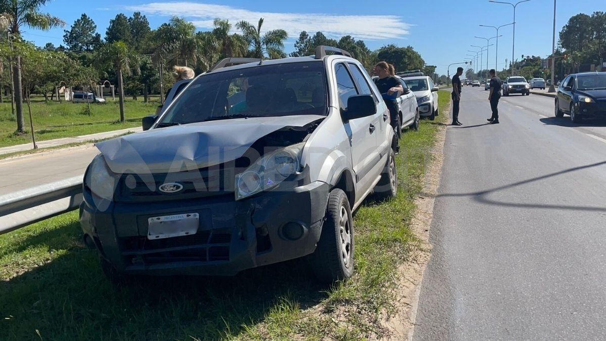 Triple choque en la ruta 1: dos autos y una camioneta chocaron y un ...