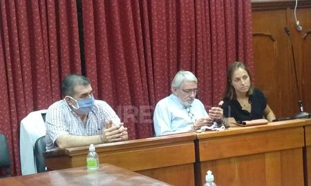 José Luis Catuzzi junto a sus abogados defensores José Luis Catuzzi junto a sus abogados defensores