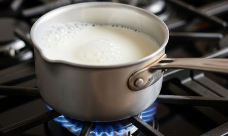 No hay evidencia suficiente para afirmar que el consumo elevado de leche reduce sustancialmente el riesgo de fracturas. No hay evidencia suficiente para afirmar que el consumo elevado de leche reduce sustancialmente el riesgo de fracturas.