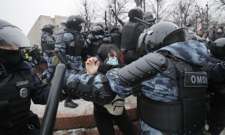 Desde el 24 de febrero, en Rusia fueron arrestadas 5.308 personas mientras participaban en acciones contra la guerra, de acuerdo con los datos publicados por OVD-Info en su página web. Desde el 24 de febrero, en Rusia fueron arrestadas 5.308 personas mientras participaban en acciones contra la guerra, de acuerdo con los datos publicados por OVD-Info en su página web.